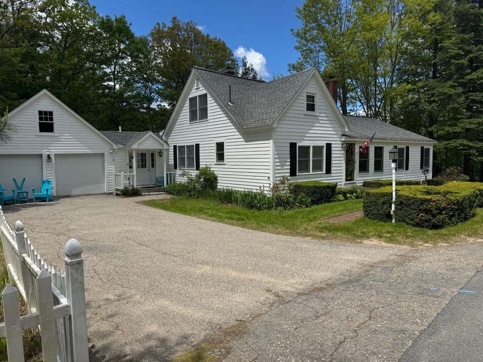 Front of house and driveway. 
