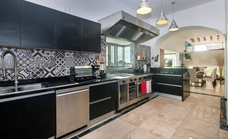 Full equipped kitchen