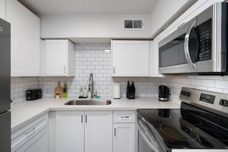 You can almost hear the sizzle of ingredients as you cook in the well-equipped kitchen, where every detail is designed for convenience.