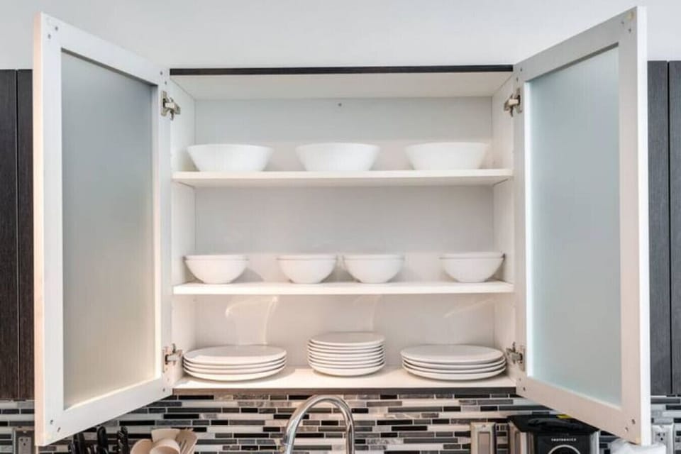 Kitchen amenities with plates and bowls