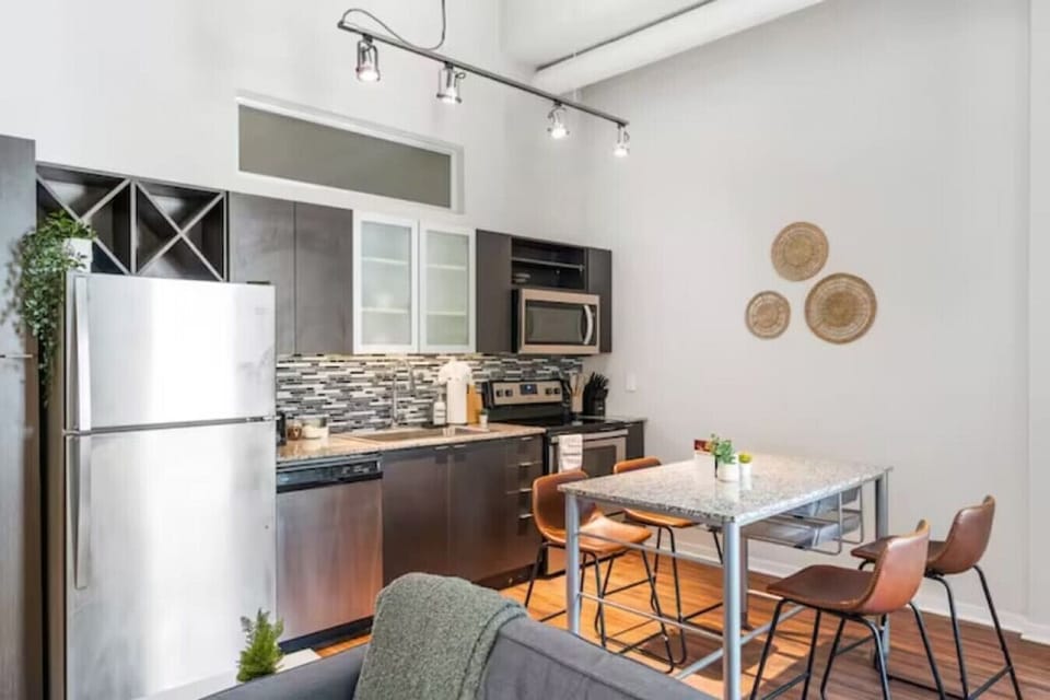 The kitchen’s open layout allows you to move freely as you prepare meals, with everything you need at your fingertips.