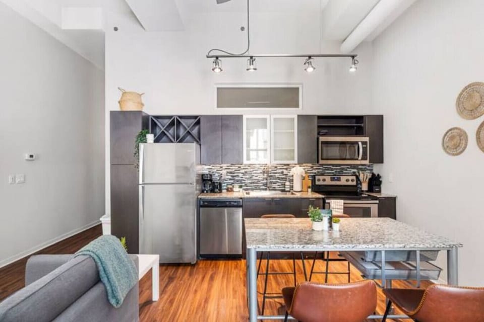 The kitchen’s open layout allows you to move freely as you prepare meals, with everything you need at your fingertips.