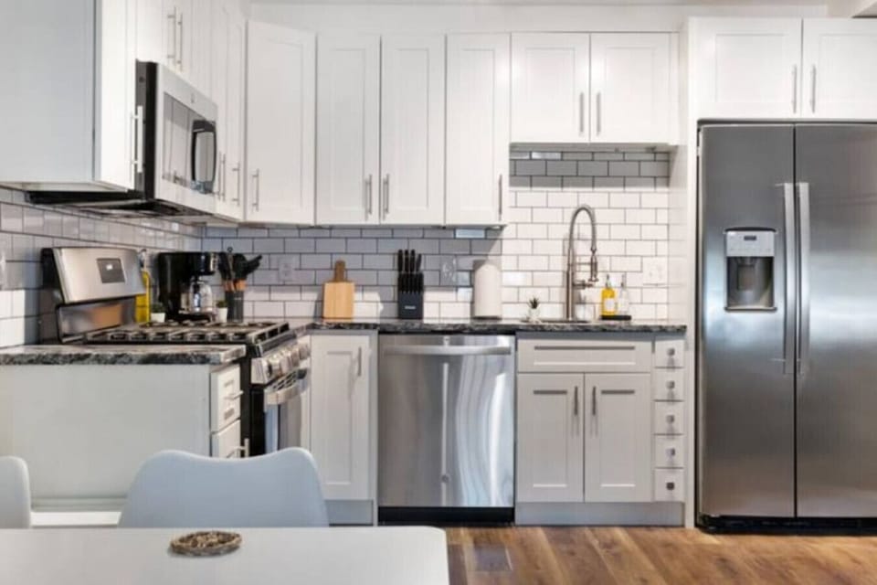 The kitchen’s open layout allows you to move freely as you prepare meals, with everything you need at your fingertips.