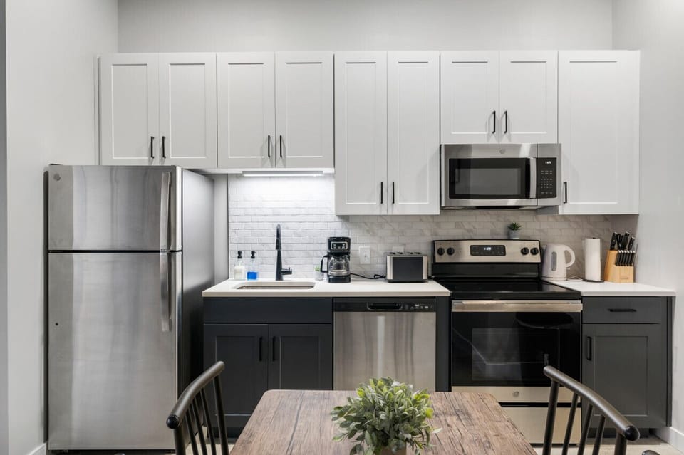 You can almost hear the sizzle of ingredients as you cook in the well-equipped kitchen, where every detail is designed for convenience.
