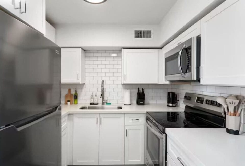 You can almost hear the sizzle of ingredients as you cook in the well-equipped kitchen, where every detail is designed for convenience.