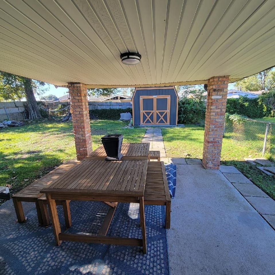 Outdoor dining
