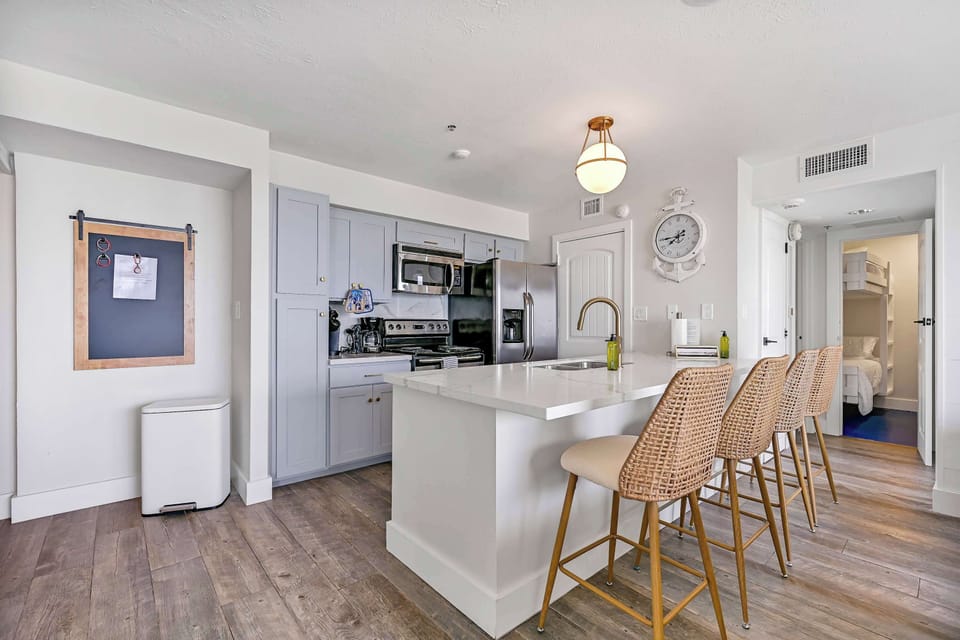 Kitchen with Island bar with 4 bar height chairs