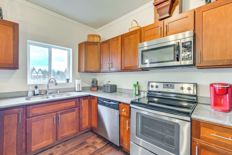 Kitchen | 1st Floor | Cooking Basics | Drip & Pod Coffee Makers | Toaster