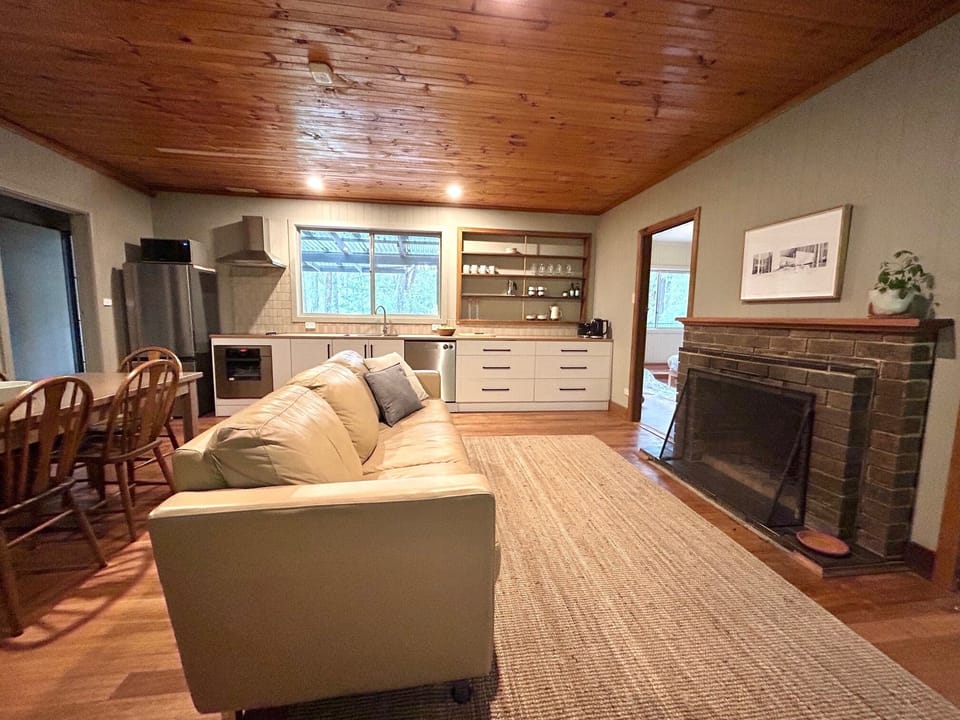 Cosy living space
(note: open fire place not for guest use)