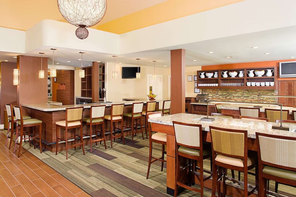 Start your morning with a relaxed breakfast in style.