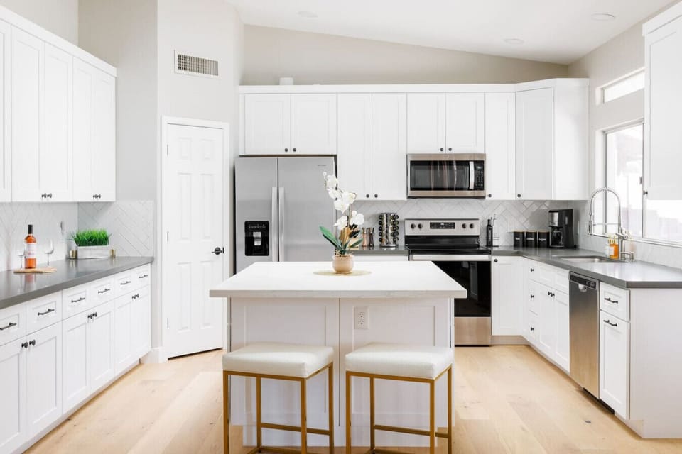 This kitchen is very open and is fully equipped with everything you would need to cook any meal you want!