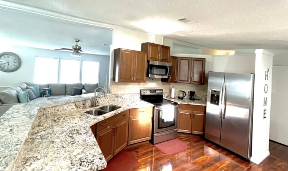 Fully furnished home with fully functional appliances ready to use.