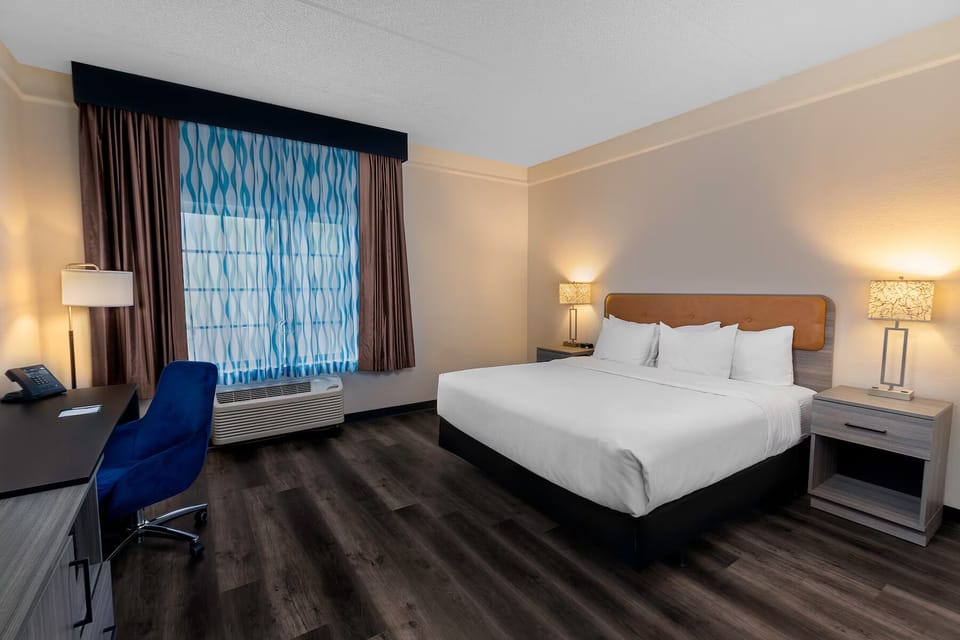 King Bed. Exact unit assigned upon arrival. Views, colors, decor may vary