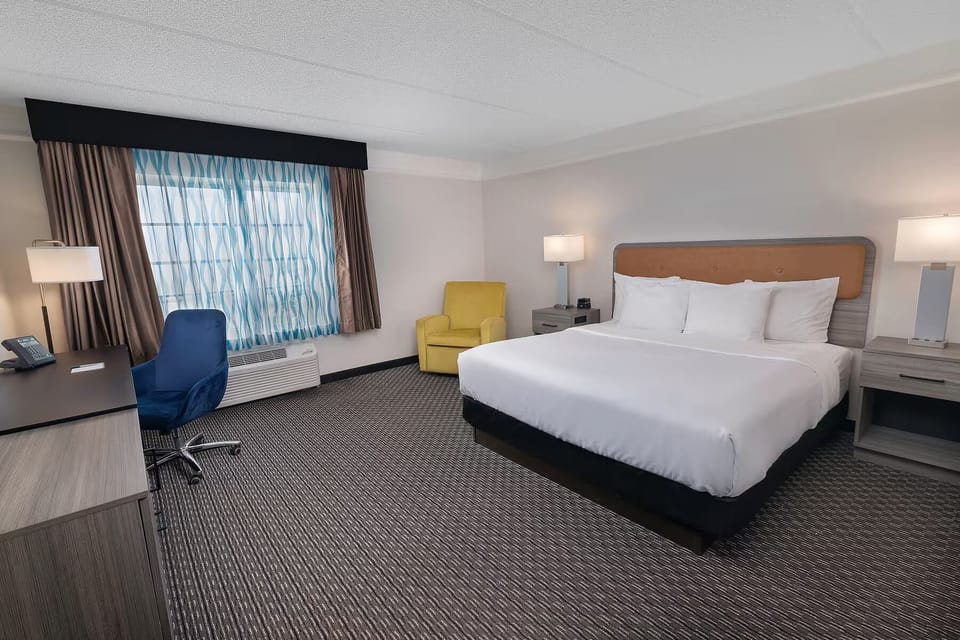 King Bed. Exact unit assigned upon arrival. Views, colors, decor may vary