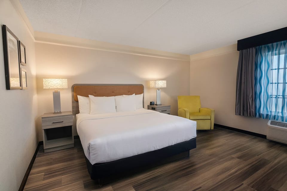 King Bed. Exact unit assigned upon arrival. Views, colors, decor may vary