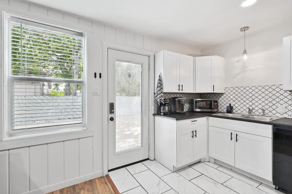 
Kitchen with full amenities and modern style