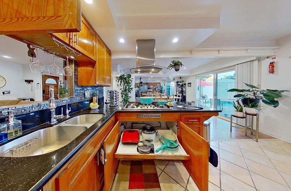 Panini press, rice cooker, and waffle maker.