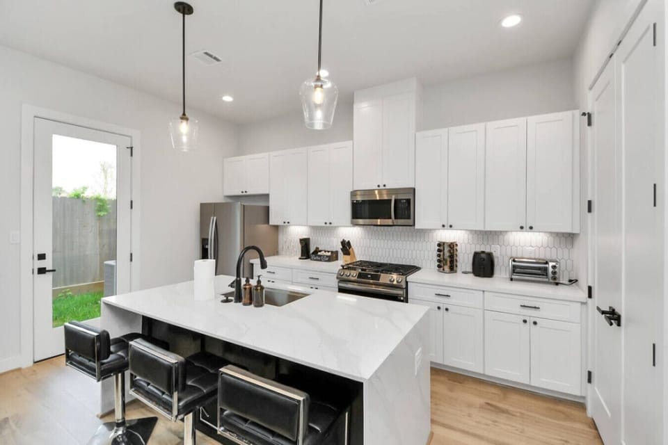 Kitchen/Dining Area