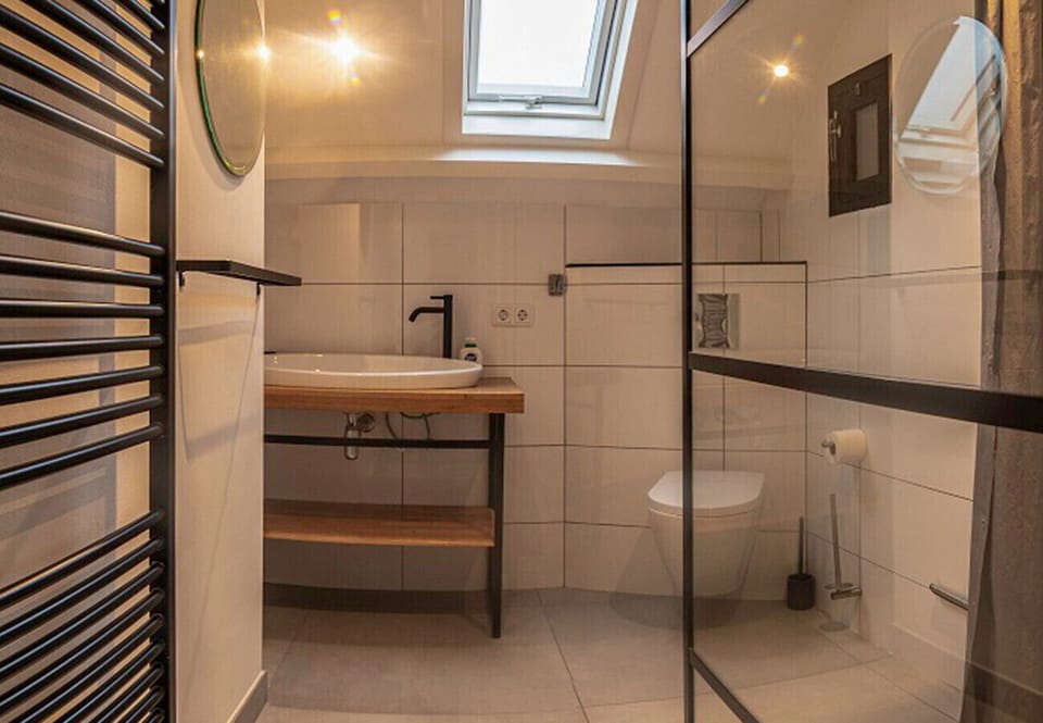 Bungalowpark Simpelveld – Delta 126 Toilet and Bathroom