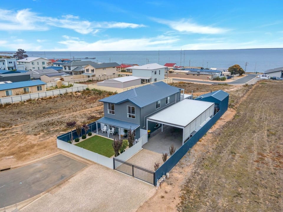 Prime Coastal Location with Uninterrupted Ocean Views
Positioned in the sought-after coastal town of Port Victoria on Yorke Peninsula.