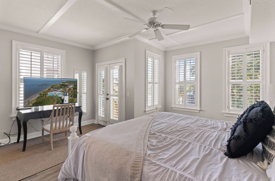 SeaHaven 1529 - 2nd Floor, Primary King