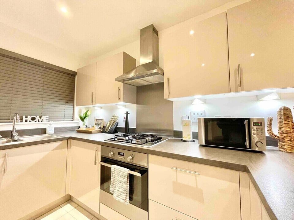 Equipped kitchen

Bellaire Stays
E: chantelle@bellairestays.co.uk
M: +44 (0) 1233427815