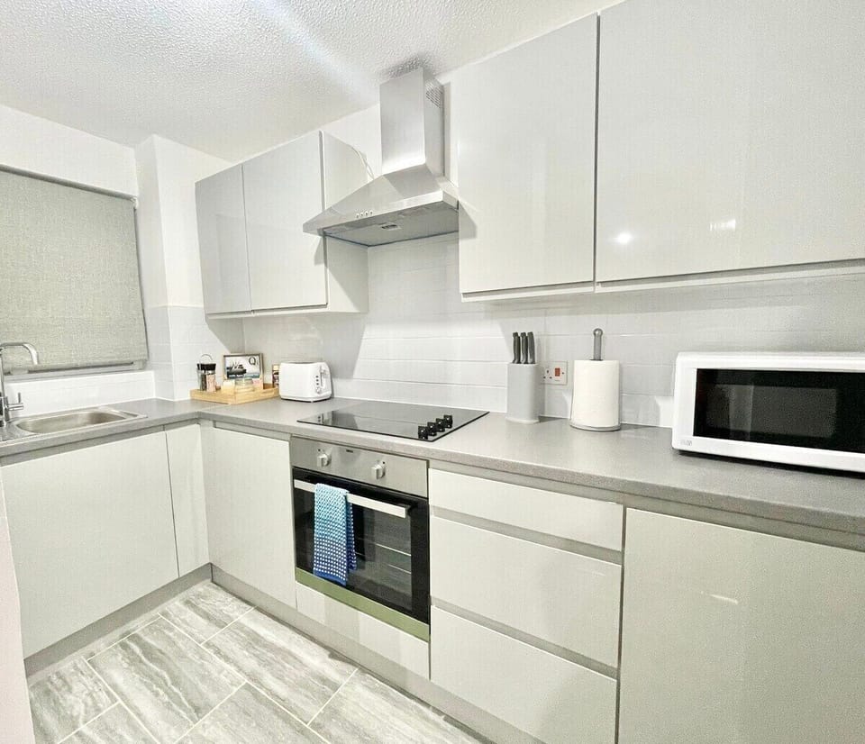 Fully equipped newly refurbished kitchen