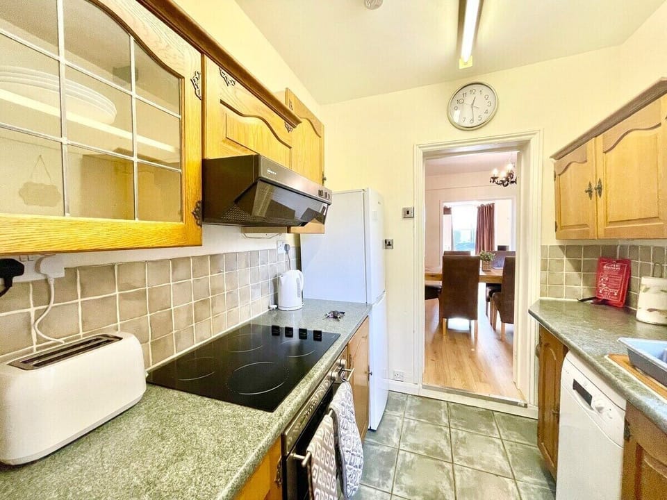 Lovely equipped kitchen

Bellaire Stays
E: bookings@bellairestays.co.uk
D: +44 (0) 1233427815