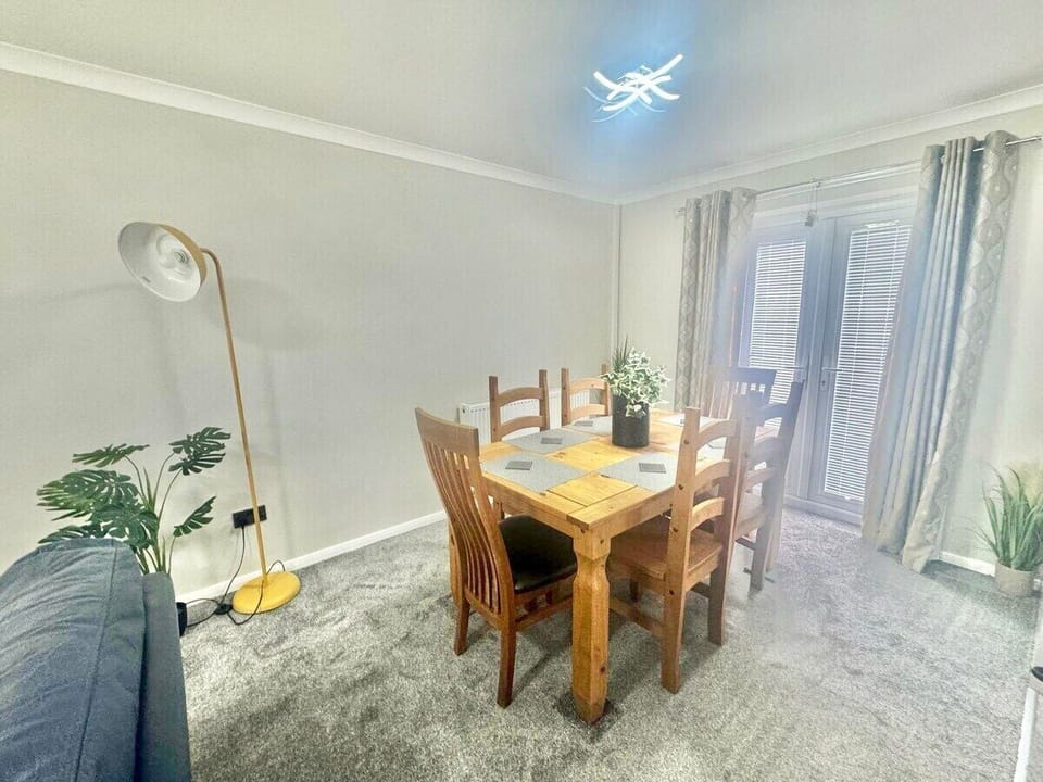 Dining / Restaurant