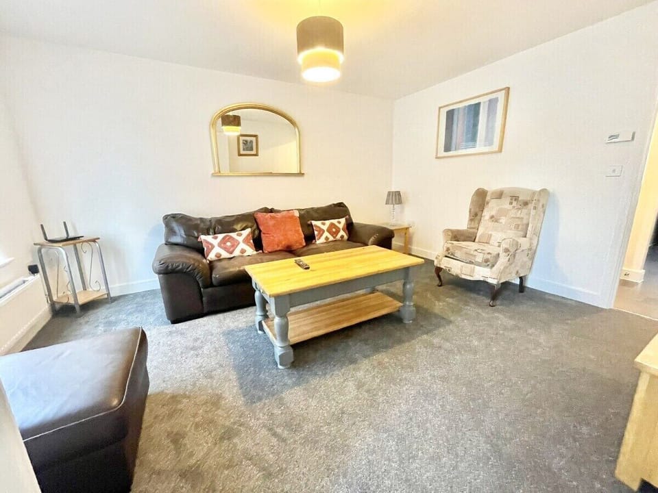 Living Area / Entertainment