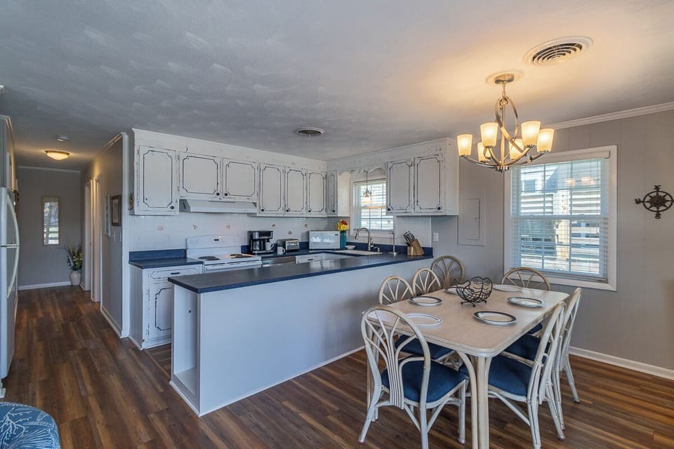 Kitchen adn Dining Area