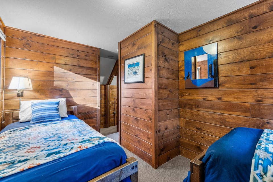 Guest Room 2 with 2 twin beds