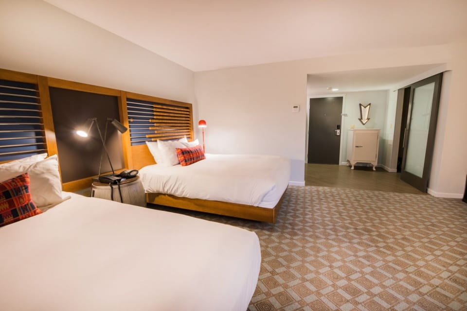 Unit with 2 Queen Beds