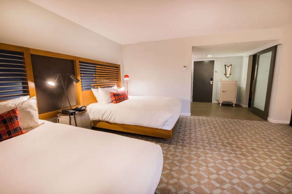 Unit with 2 Queen Beds