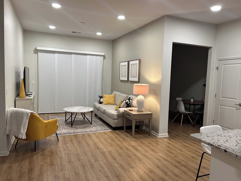 Large 1,000 sq foot