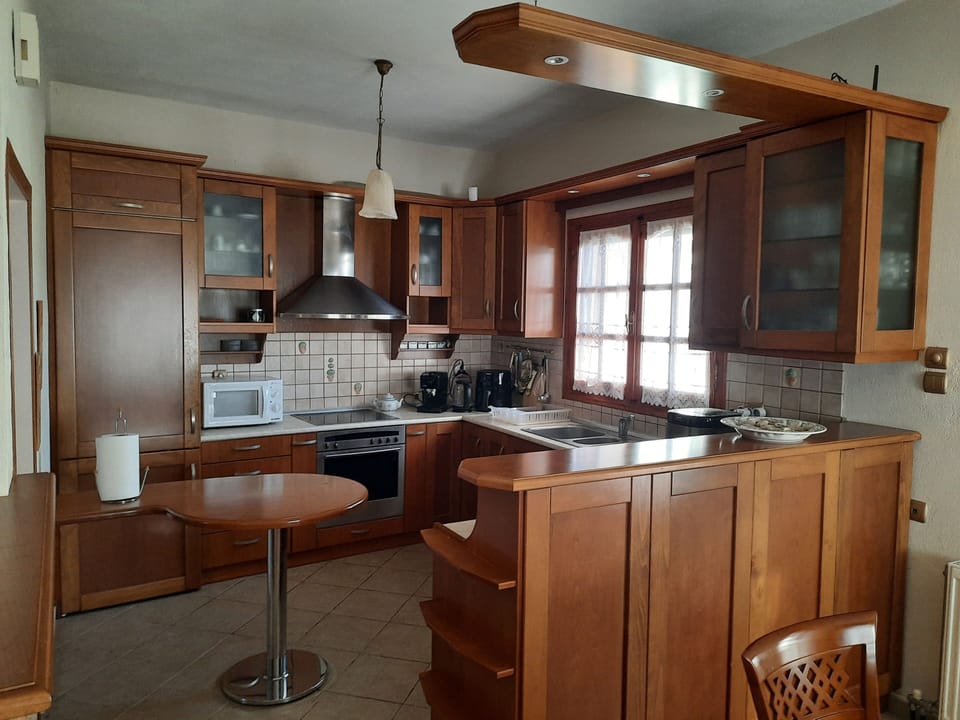 Fully equipped kitchen