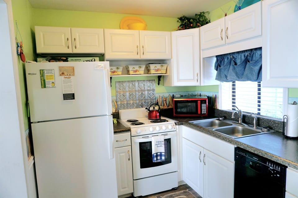 Full Kitchen w/ Dishwasher