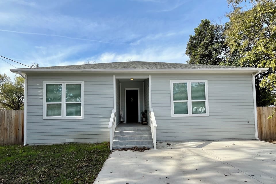 Front of house with a double size driveway.