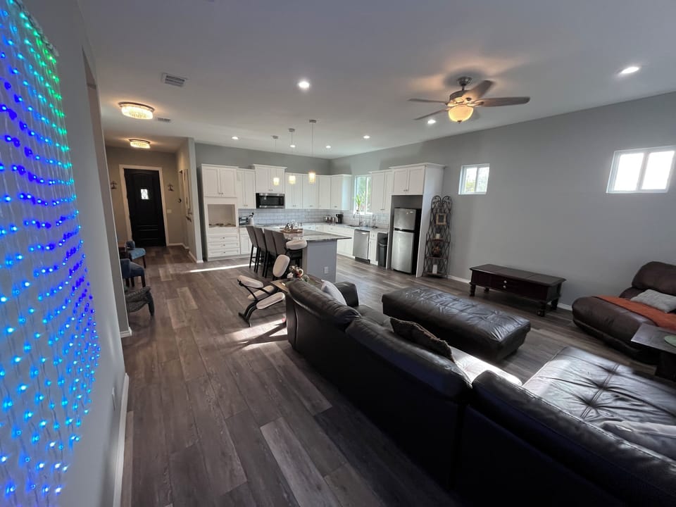 Spacious living room