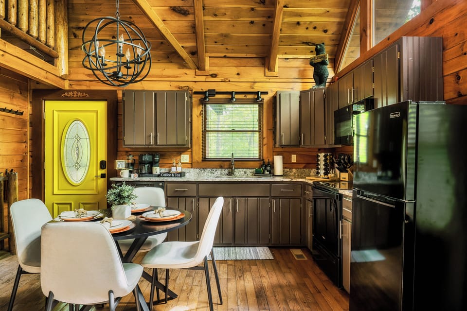 Mountainside kitchen with all cookware, crockpot, blender, and more!