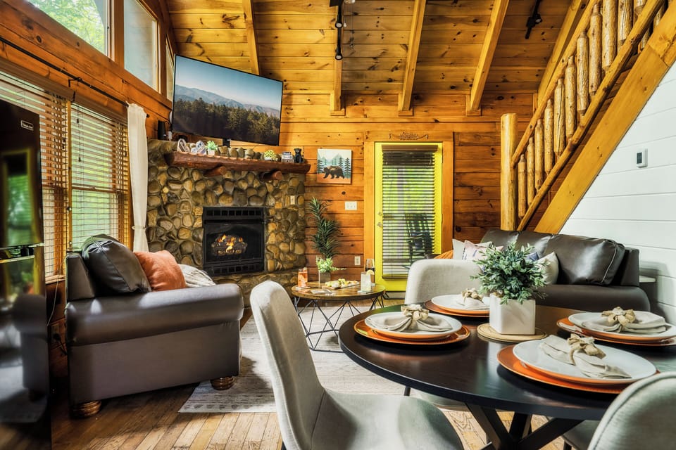 Mountainside Memories offers a cozy atmosphere to feel right at home.
