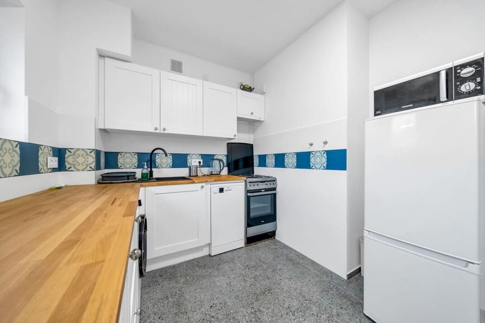 Kitchen with Dining Area | Book Now with RENTUJEMY.COM