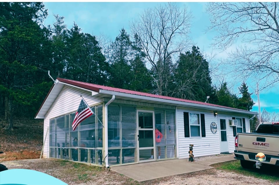 Screened in porch - Large Yard 