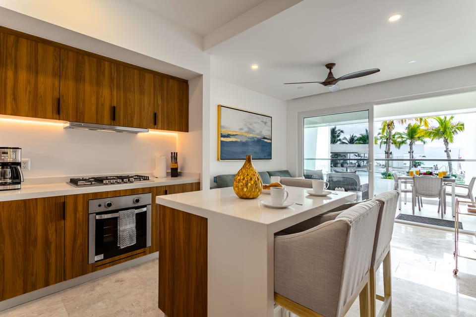 Condo - Image 3