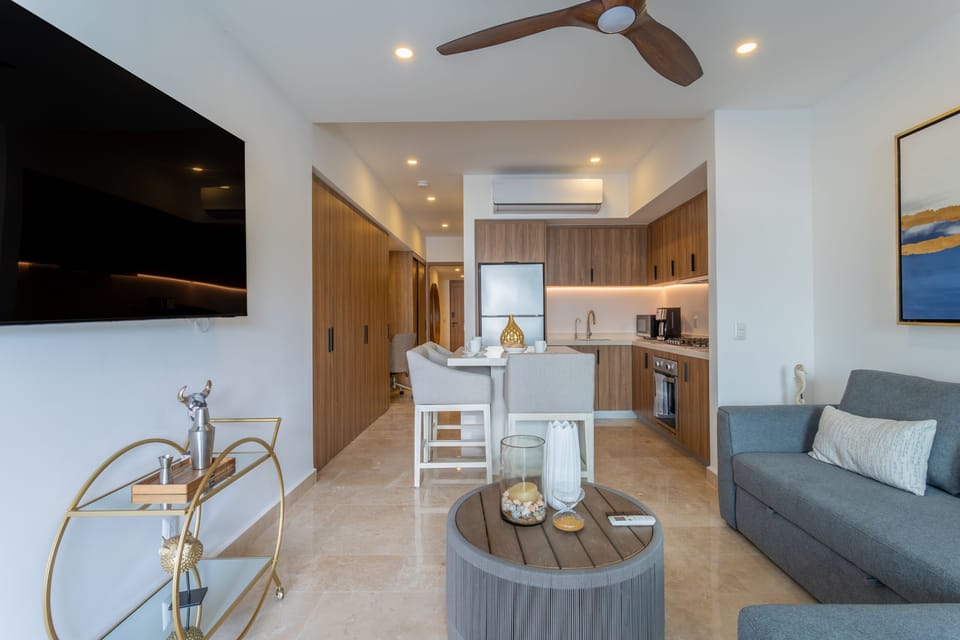 Condo - Image 8