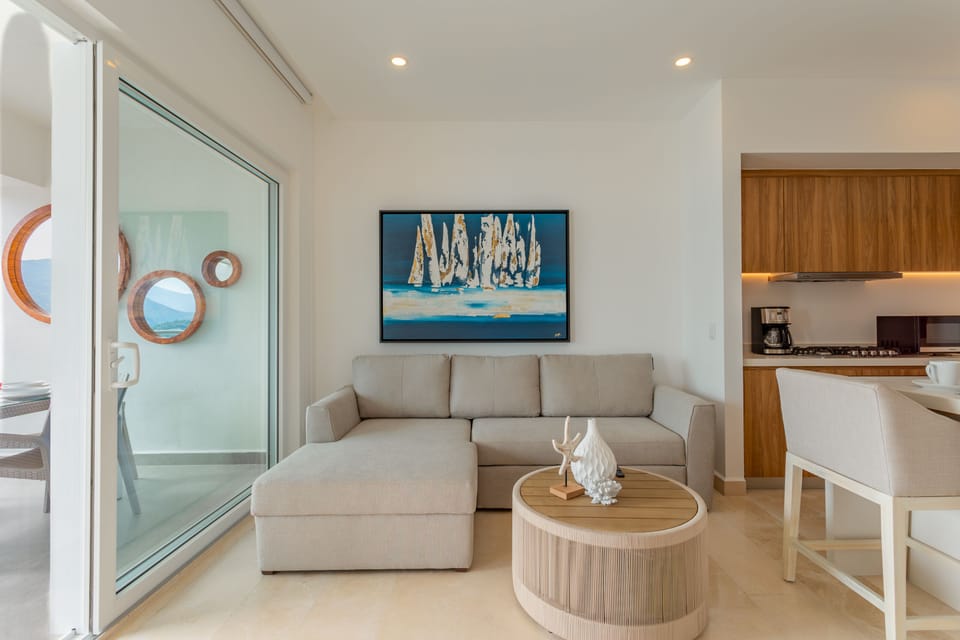 Condo - Image 7