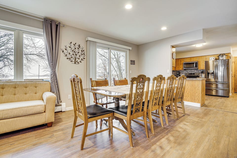 Dining Area | Dishware/Flatware Provided | Main Level