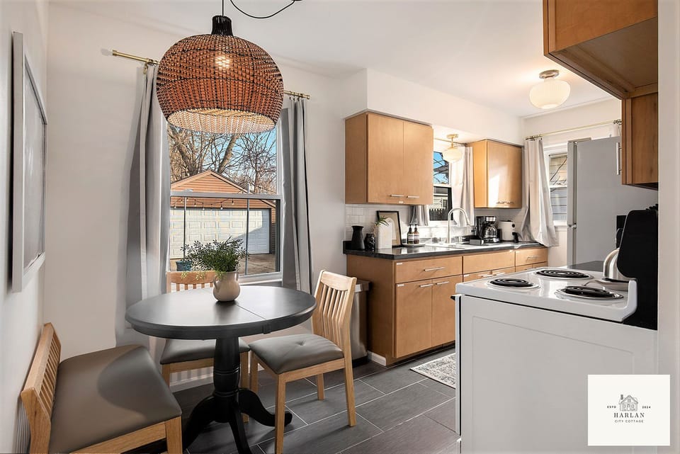 Dining Room & Kitchen