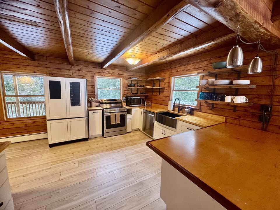 Full kitchen