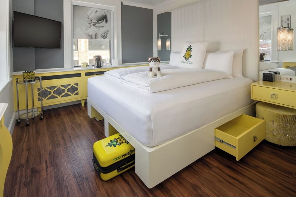 Unwind in crisp linens with playful, boutique-chic details.